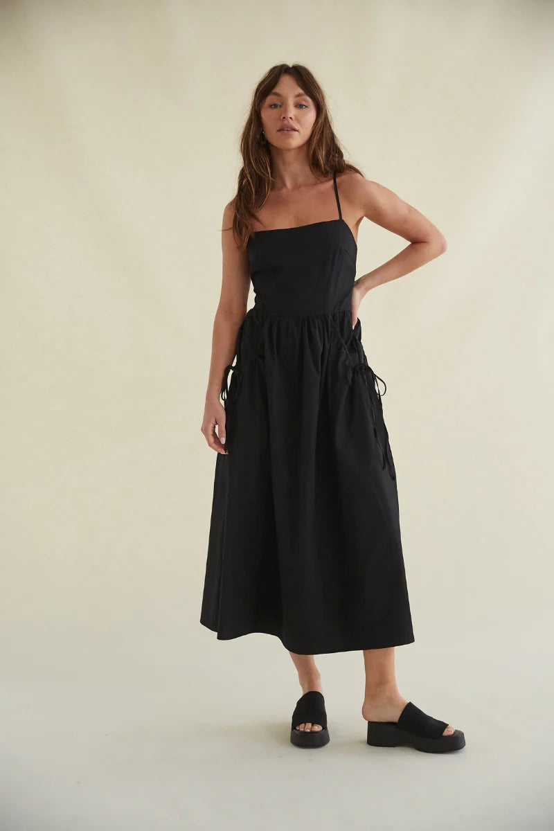 Black Solid Sleeveless Midi Dress